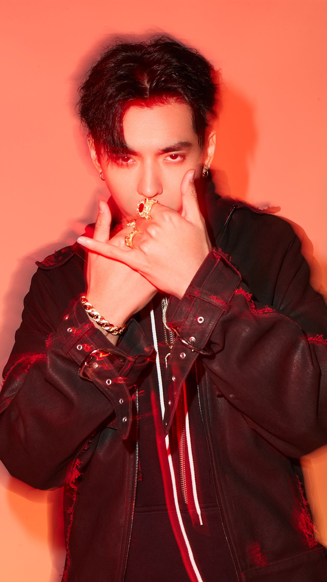 吴亦凡帅气光影写真高清手机壁纸