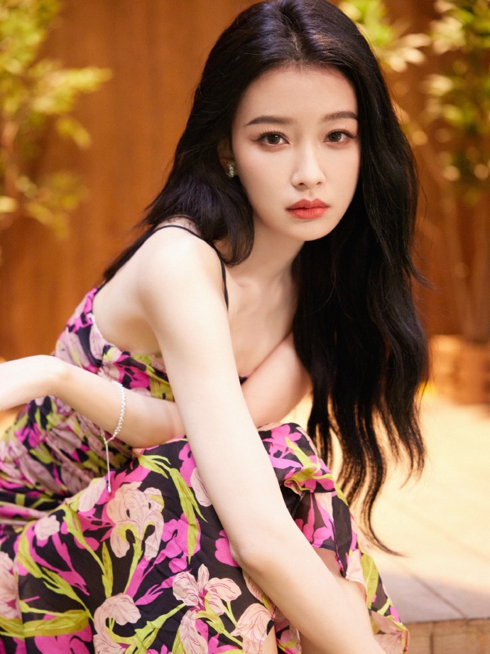 孙怡化妆对镜拍##孙怡玫瑰花衬衫