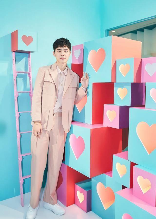 同为娱乐圈新生代"老戏骨",刘昊然和吴磊的西装照谁更戳你心?