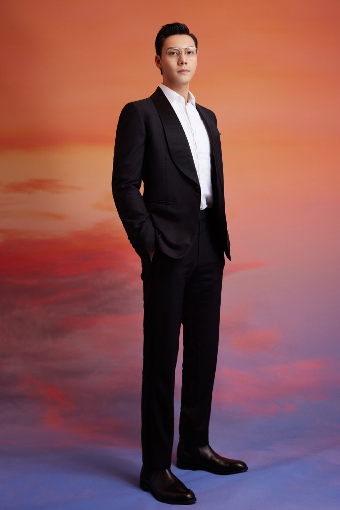 陈伟霆问戴眼镜好看还是不戴眼镜好看#全身照这也太帅了