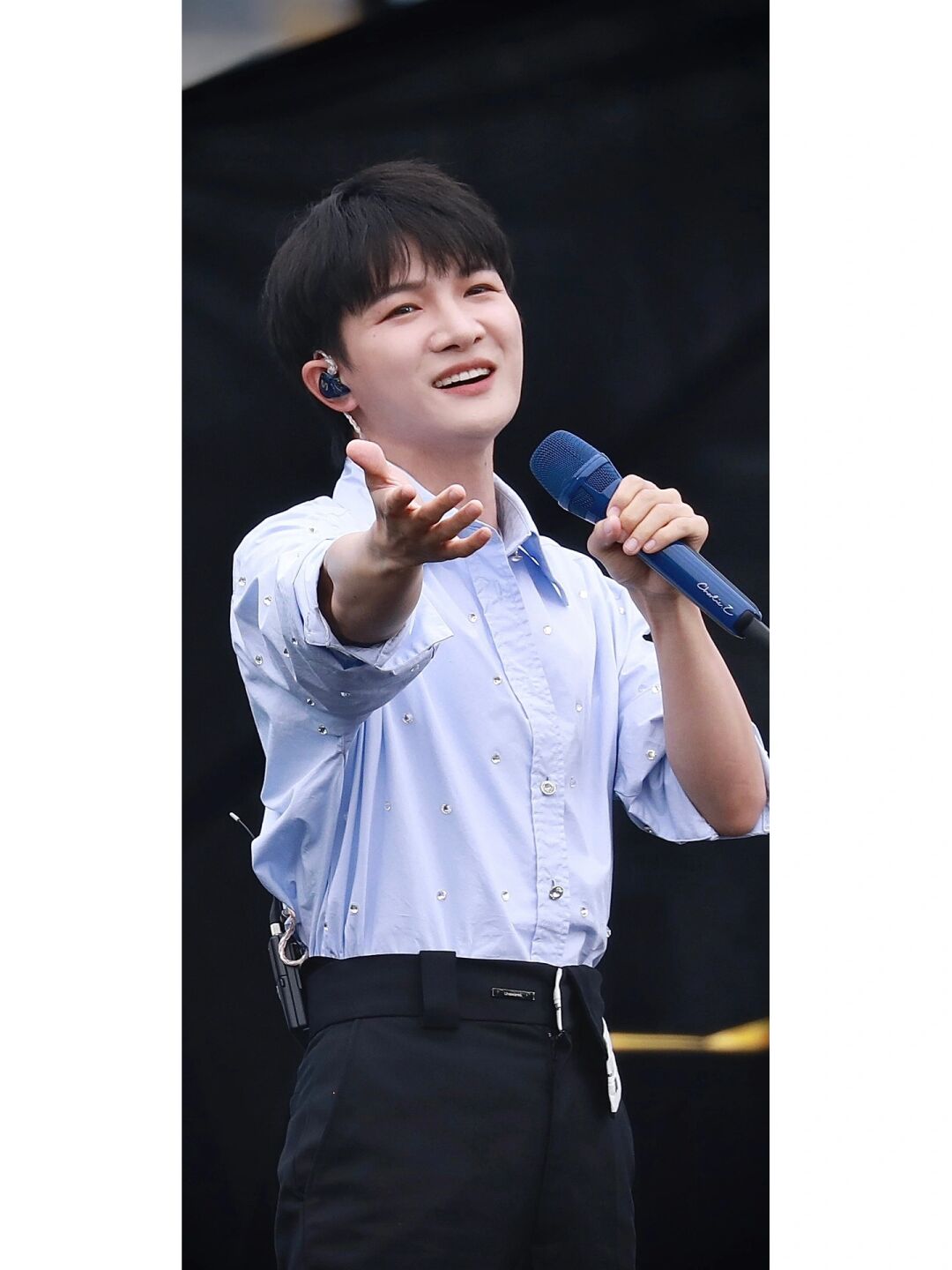 周深壁纸3️⃣3️⃣8️⃣让璀璨住进你眼眸 cr带着啾星去