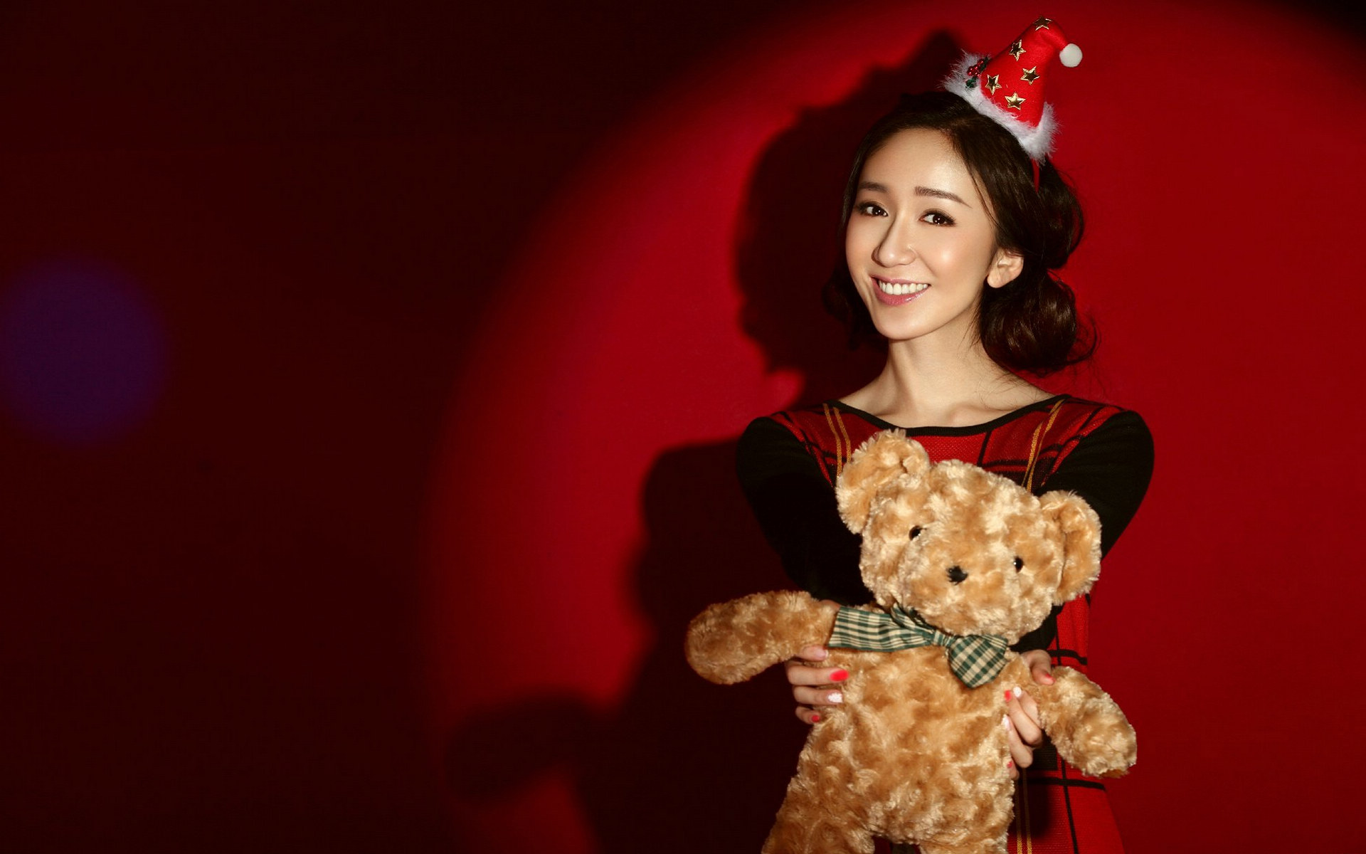 爱情公寓胡一菲甜美御姐范儿写真桌面壁纸(一)