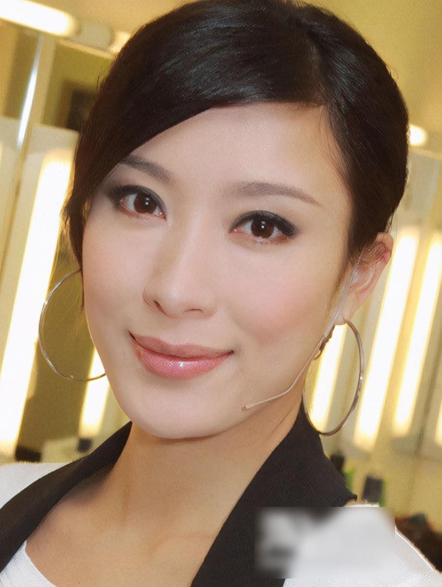 原创tvb女星杨怡晒女儿小珍珠近照她老公罗仲谦是女儿奴无疑了