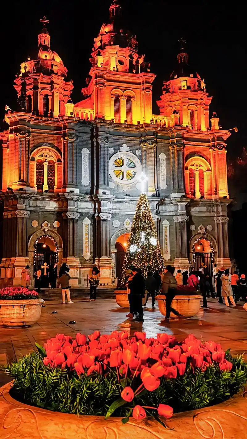 这样拍也太有氛围感了吧 北京最美教堂一王府井天主教堂,它是 - 抖音