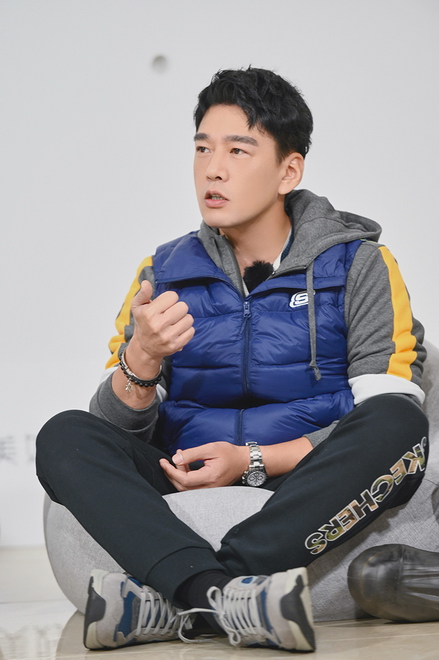 王耀庆《神奇公司在哪里》热播 帮助老人适应智能时代