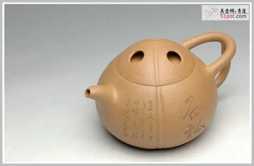 紫砂壶图片:曲峰摹古作品 东石款 石瓢 又称椰子壶 老味具显 - 美壶网