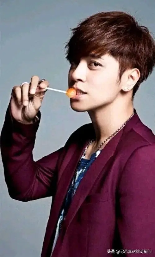罗志祥展现了一种潮流和酷酷的气质.68又酷又帅,颜值爆表啊.