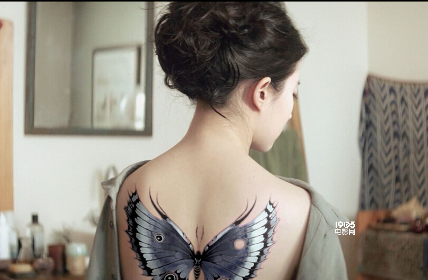 《夜孔雀》定档5月20日 刘亦菲裸背纹身超惊艳
