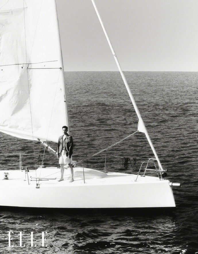 杨洋 x elle 7月刊封面人物,迎来三登,清新俊逸,简约帅气的91#杨洋