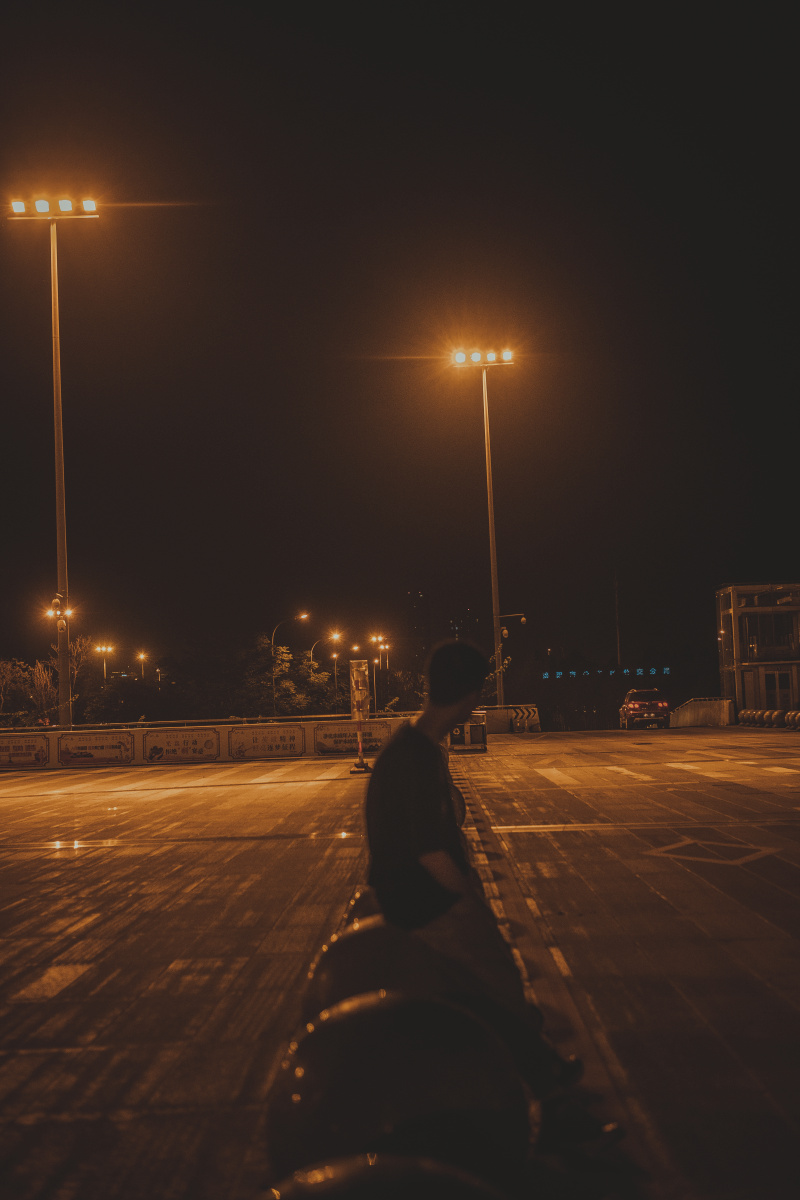 你也有过这样落寞的背影吗