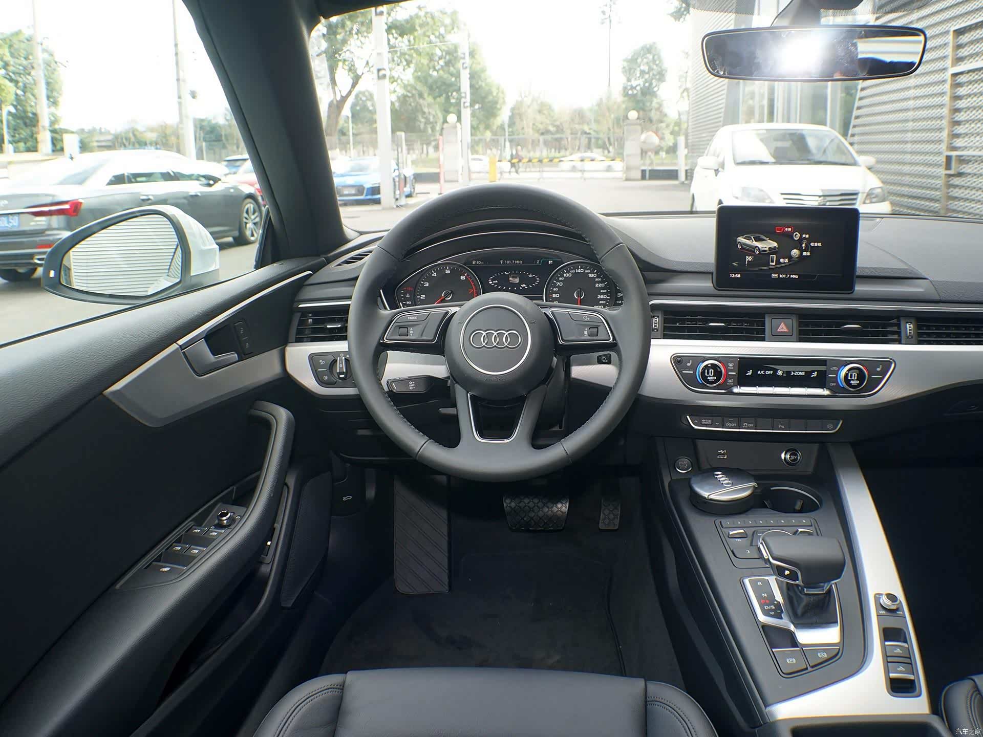 内饰方面奥迪a5的内饰风格依旧保持奥迪家族最新的设计布局,四个字"