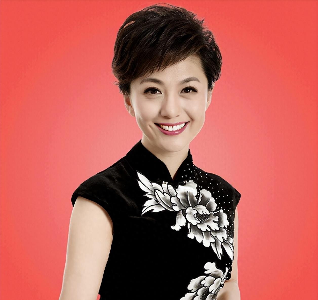 主持人海霞:21岁成美女主播,嫁大11岁清华教授,51岁当央视主任_工作