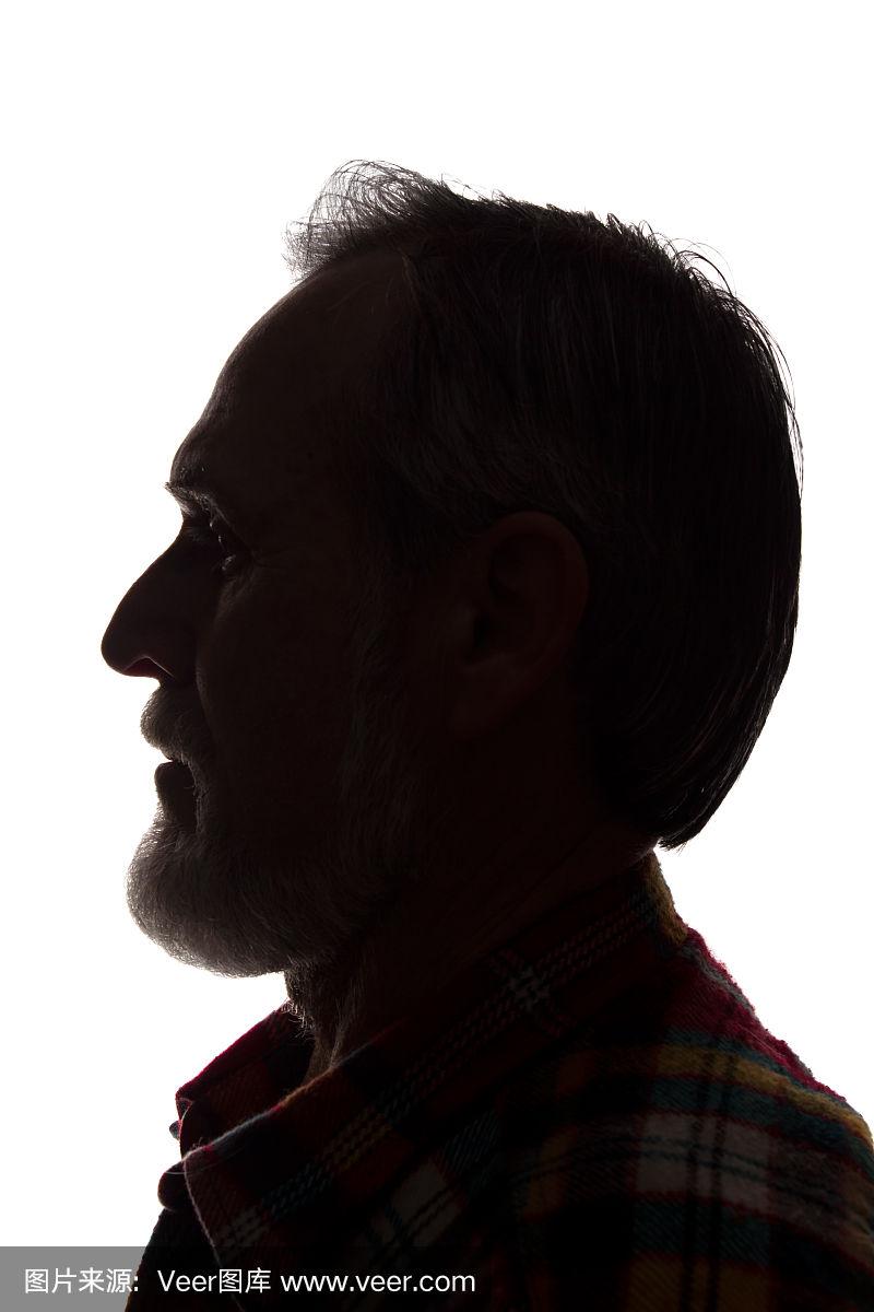 一个老人的肖像,侧面-黑暗的特写剪影