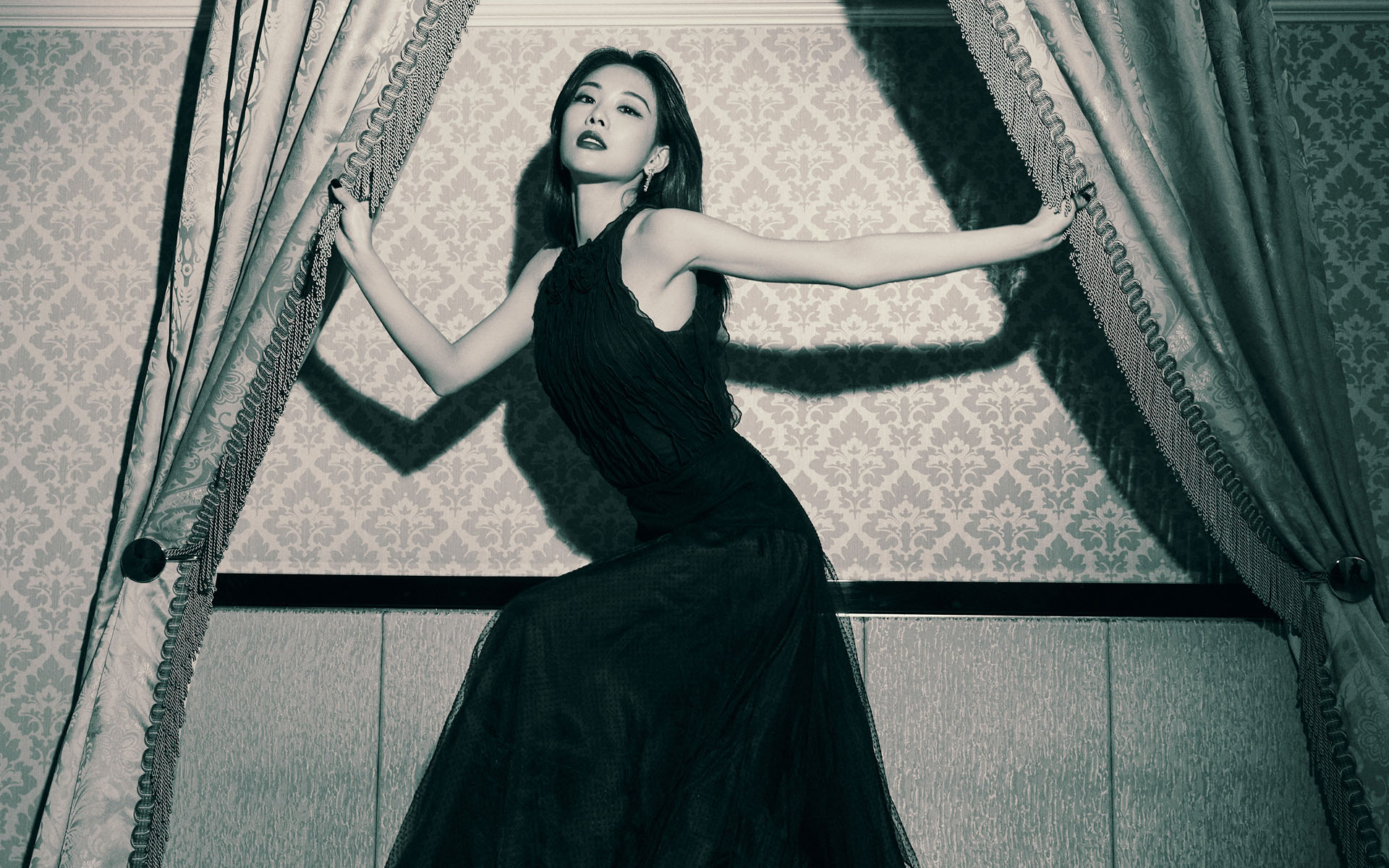 王霏霏黑天鹅性感图片桌面壁纸