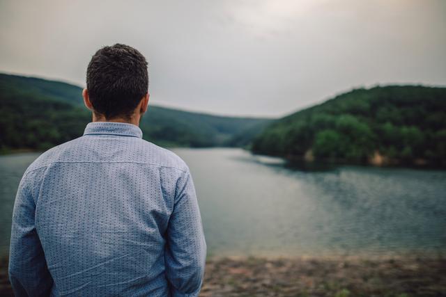 中年男人的孤独与无奈