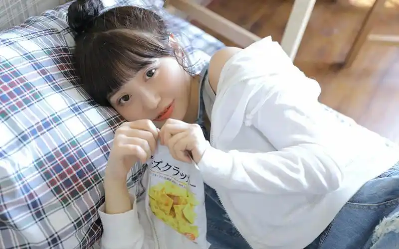 百变丸子头小姐姐桌面壁纸