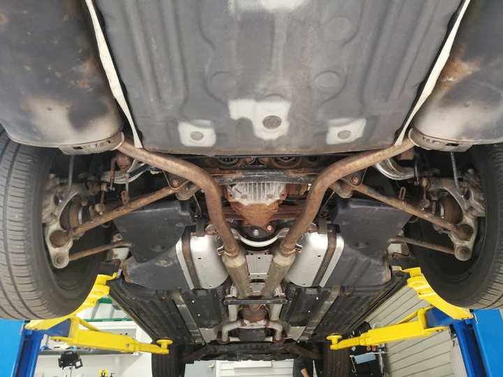 懒得找照片了,来一张ls的底盘先恶心一下.