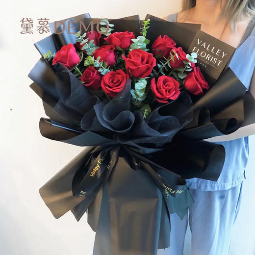 臻爱·鲜花花束(11朵精品红玫瑰 尤加利叶)