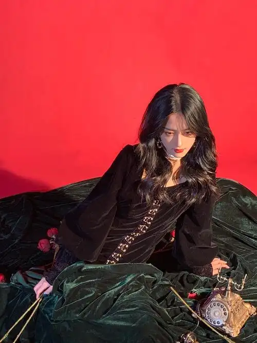 潘敏完全模仿四千年拍了live图,看完更觉得明星跟.