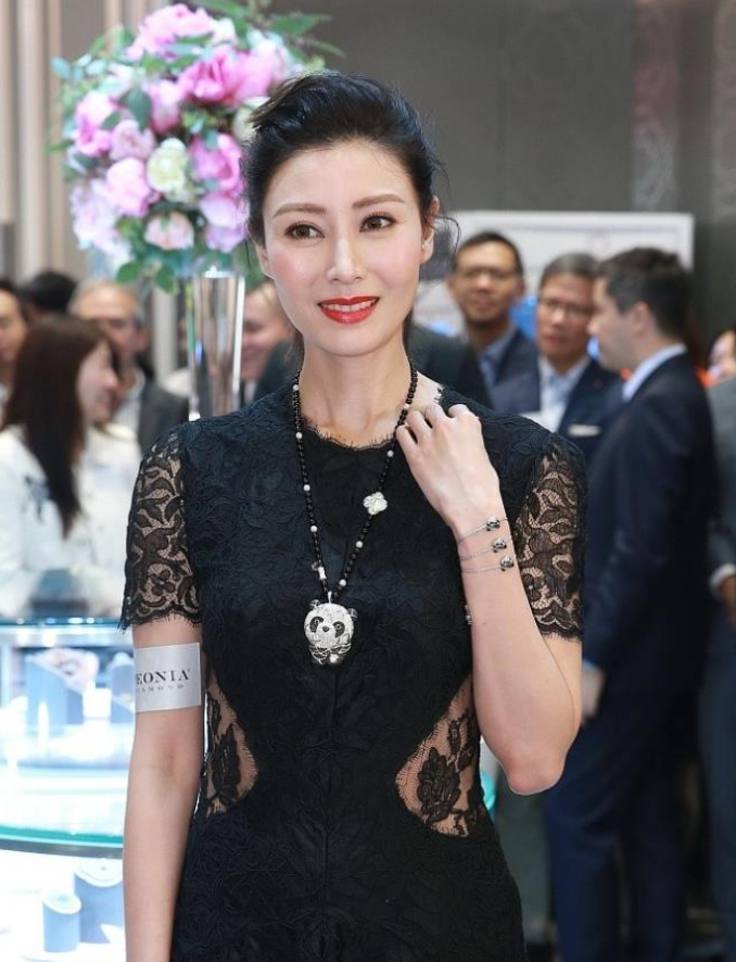 李嘉欣性感照片图片(李嘉欣出席活动真高调) - 赤虎壹号