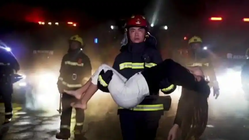 听说消防公主抱火了 #最美消防员公主抱