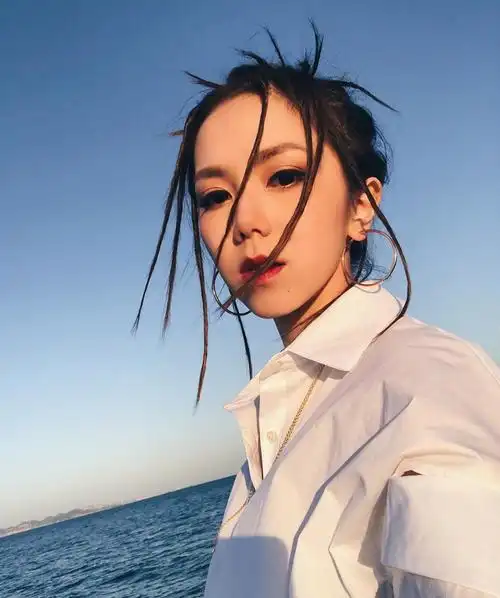 邓紫棋自拍写真21