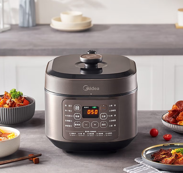 美的也是目前市场上家喻户晓的品牌了,在老百姓家里随处可见美的电器