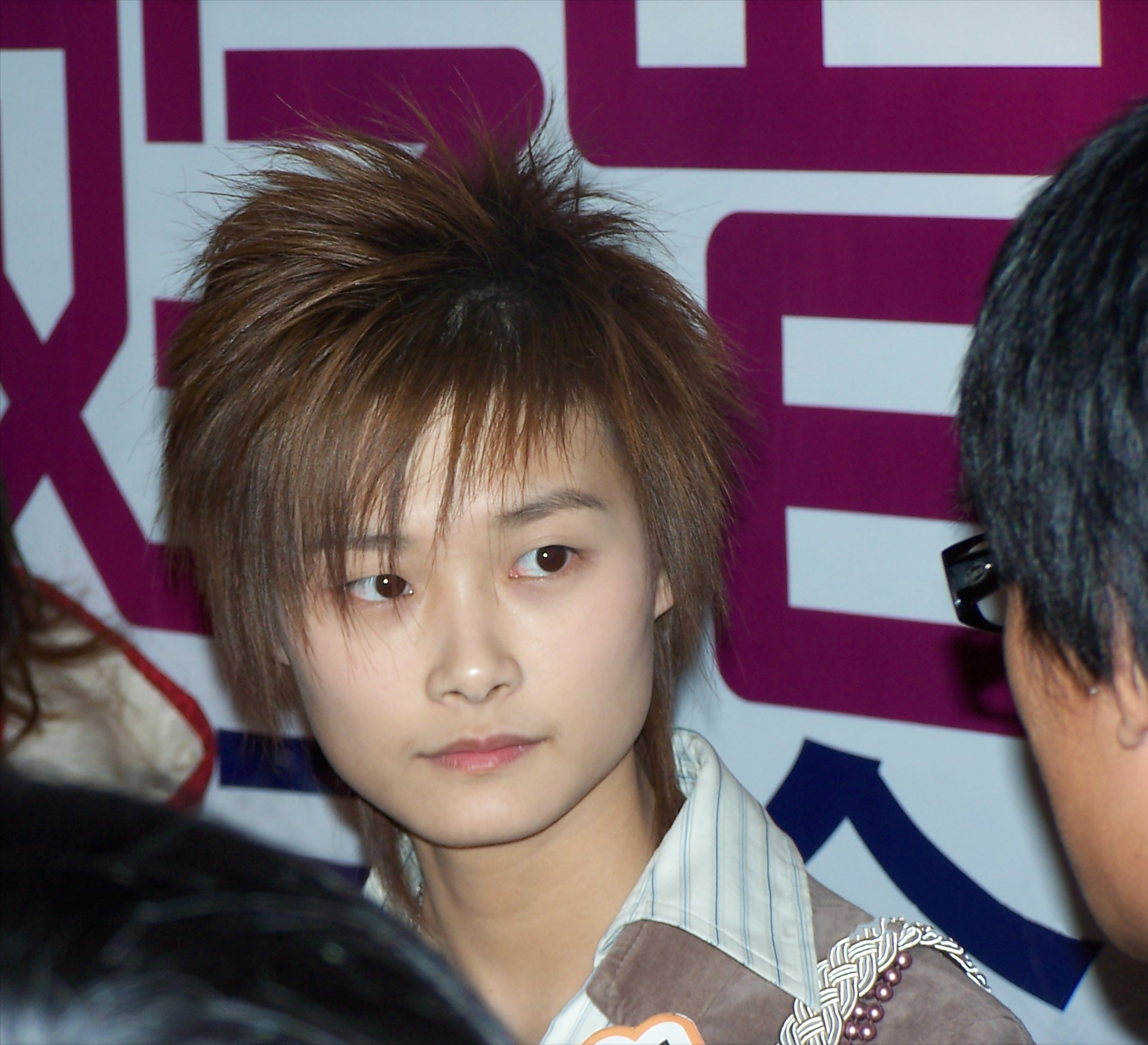 回顾李宇春以中性造型出名后男婚女嫁成了父母的心病