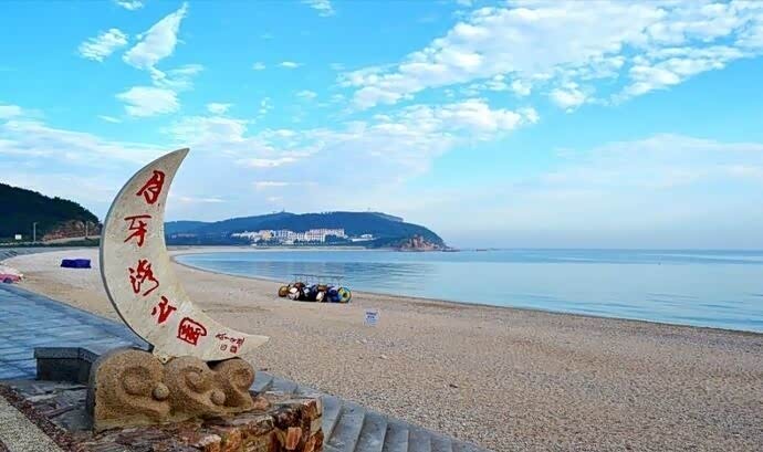 月牙湾公园,标志性建筑物,把月亮?不管白天黑夜,都留在人间.