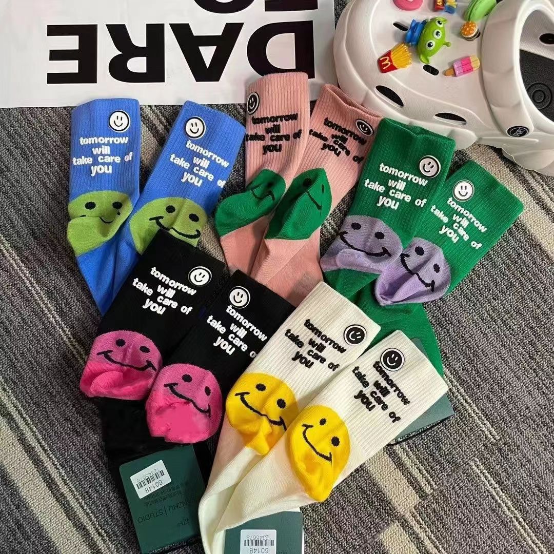 2024新款韩版彩色袜子女搭鲨鱼裤外穿后跟笑脸字母中筒袜堆堆长袜