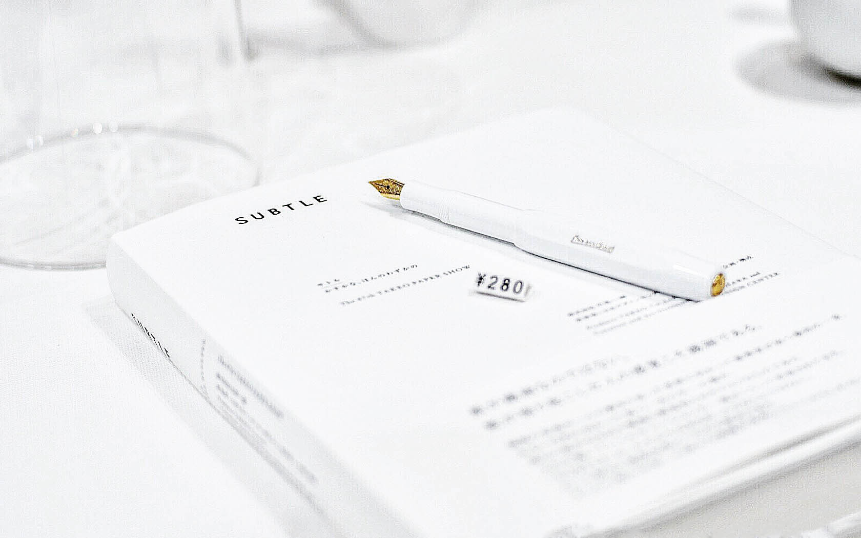 简约白色小清新静物唯美高清桌面壁纸