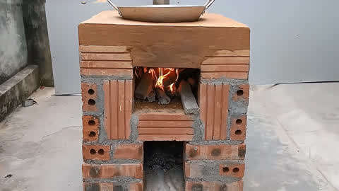 农村大叔自制无烟柴火灶,火力强劲,无烟省柴超级给力