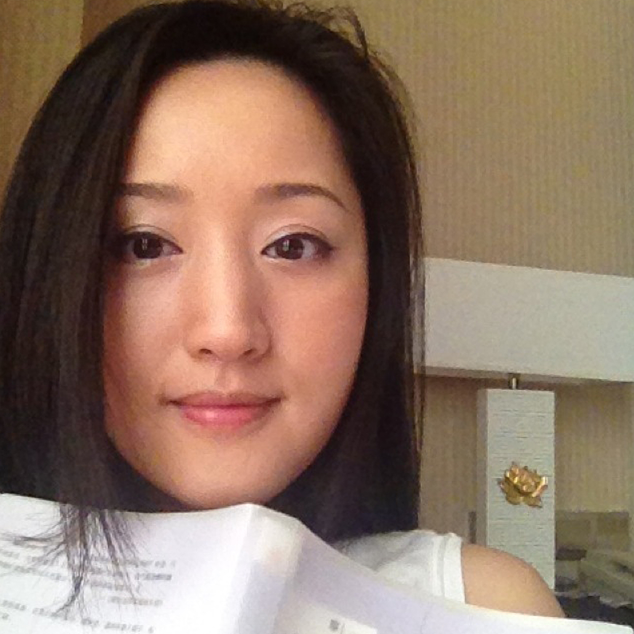 甜歌天后杨钰莹近年来罕见居家素颜照,检验冻龄女神成色的照片