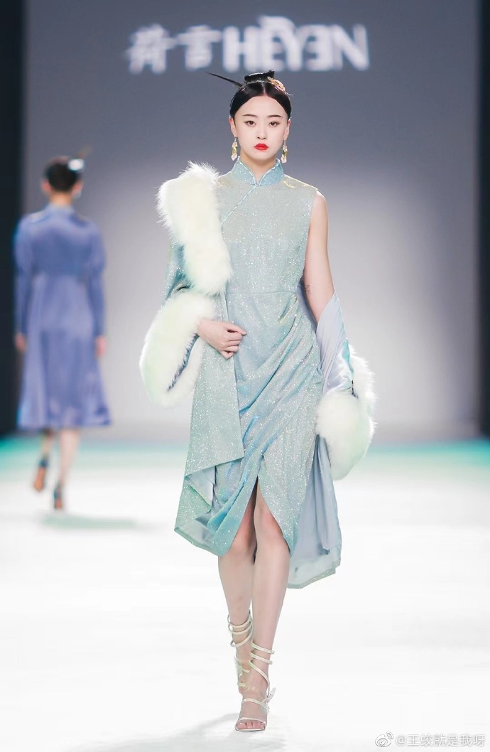 7015上海时装周看完秀只想这个夏天瘦下来把自己塞进旗袍里～还有