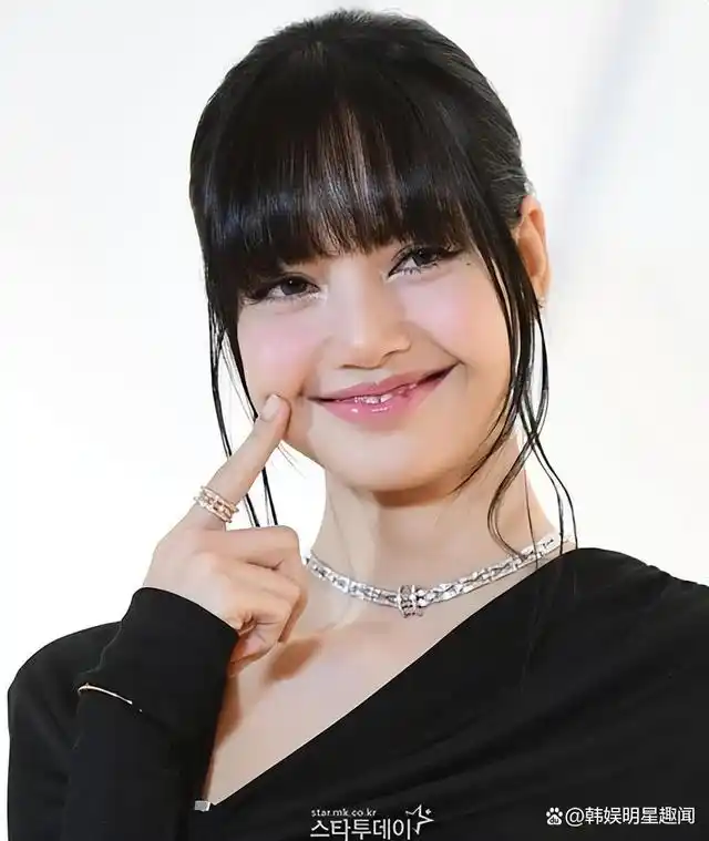 lisa和男爱豆互动两人显得很般配网友感叹可惜她有传闻男友