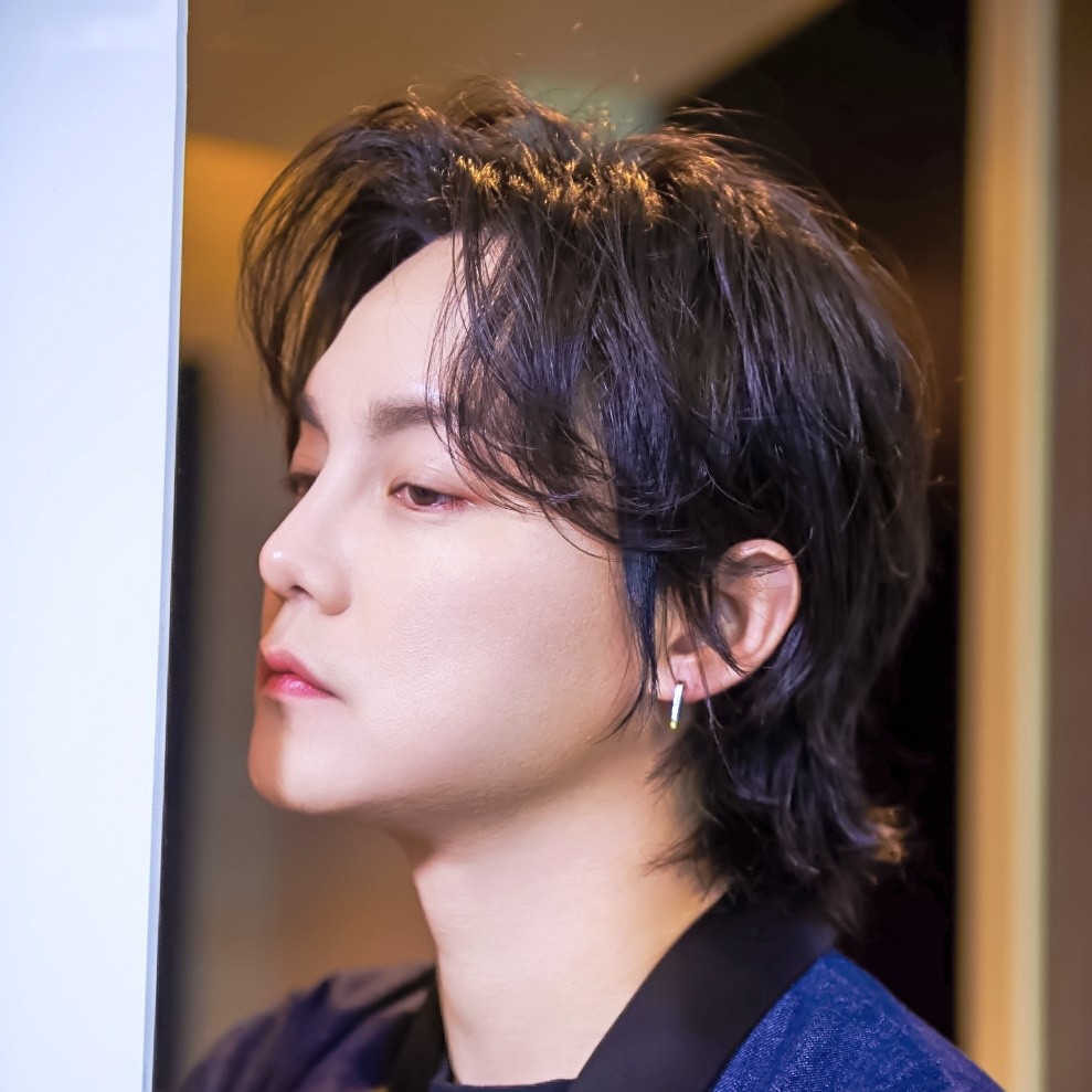 尹正壁纸头像真的超有范