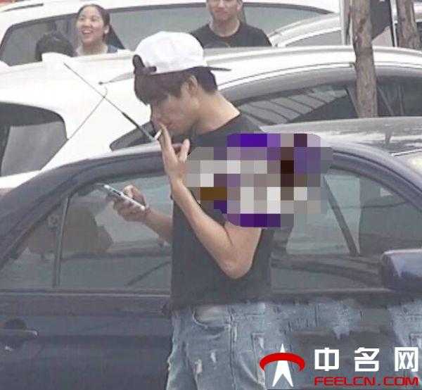 魏大勋抽烟照片熟练的姿势一看就是老手