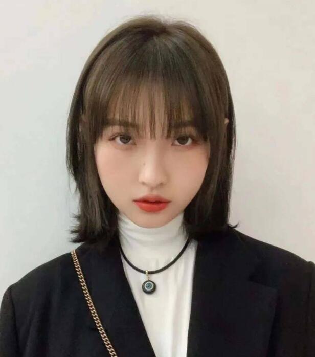 不用打理的短发发型女,2021流行的女生短发