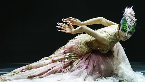 有没有喜欢杨丽萍老师舞蹈的请举手