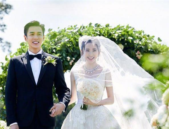 李沁微博回复张若昀结婚照丨满满的求生欲呀