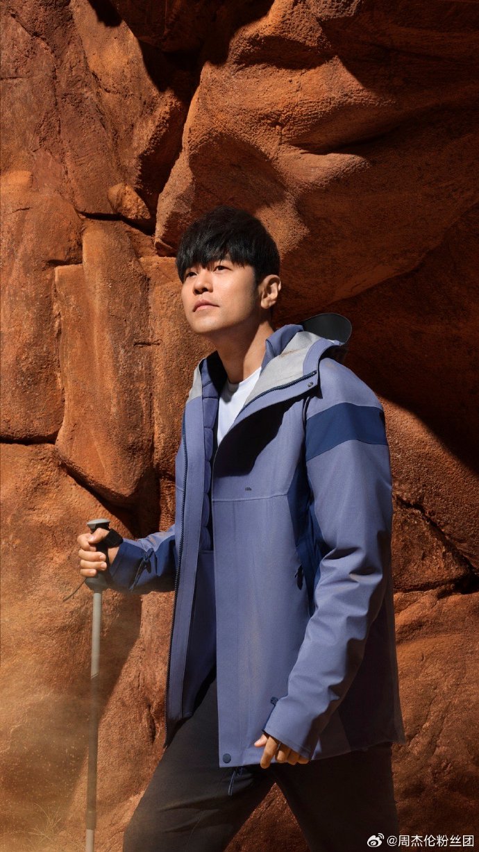 周杰伦户外帅图#蕉下气绒冲锋衣#上新!