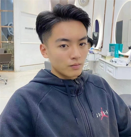 韩式三七分发型 男生这样留超帅_时尚男发 - 美发站