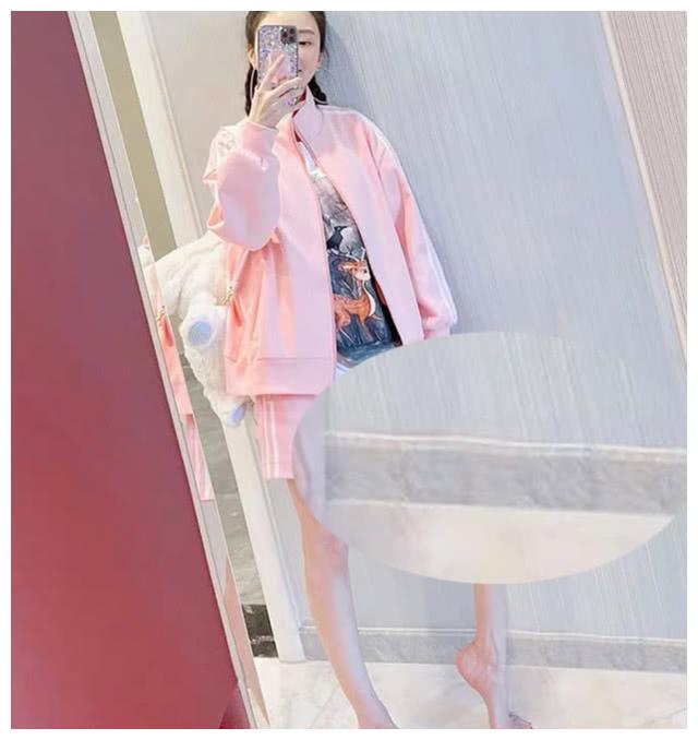 李小璐自拍美照p图竟把墙线p歪,扒扒ps背后的明星照片