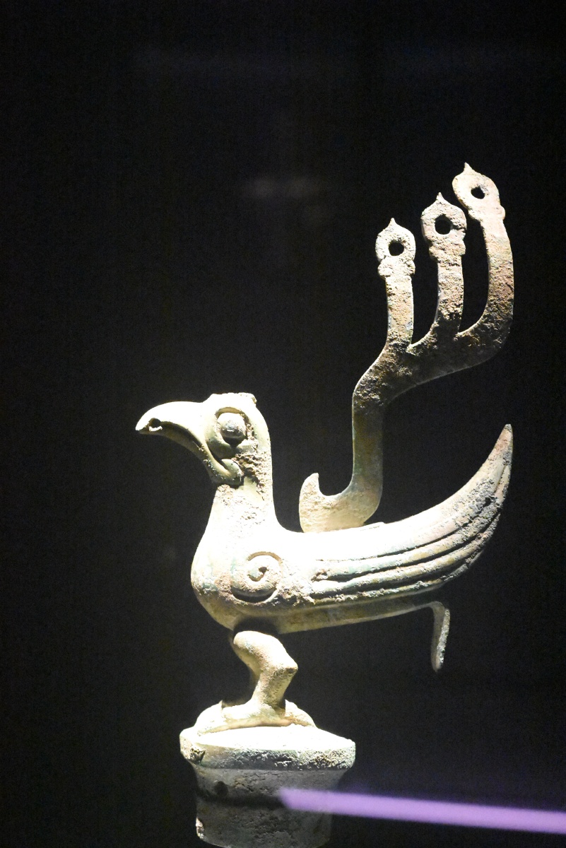 三星堆鸟形青铜器