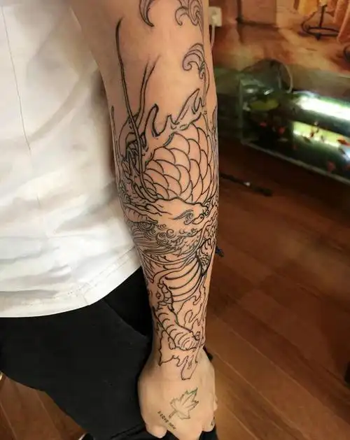 麒麟纹身图片_手臂新传统纹身图案