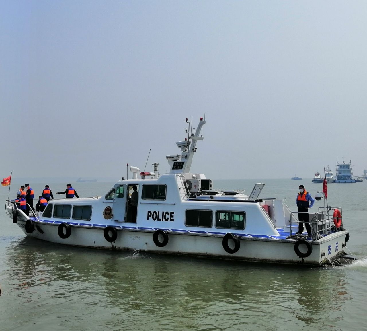 长江梅龙段一人员落水 曙光救援队出动救援 - 池州民生 - 池州人论坛