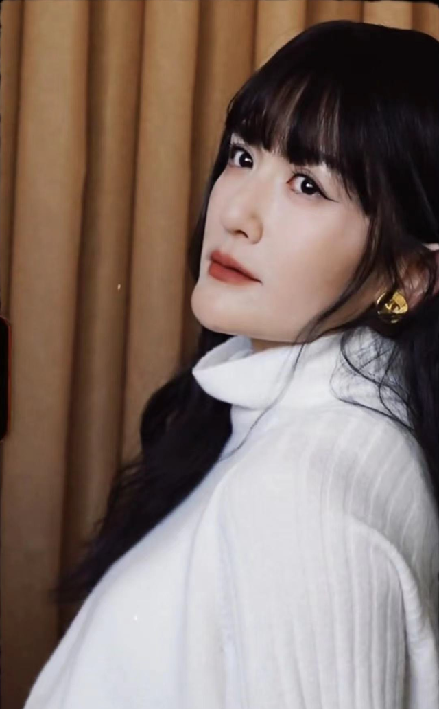 41岁谢娜近照曝光,形象大变认不出,脸型瘦太多被指像男性