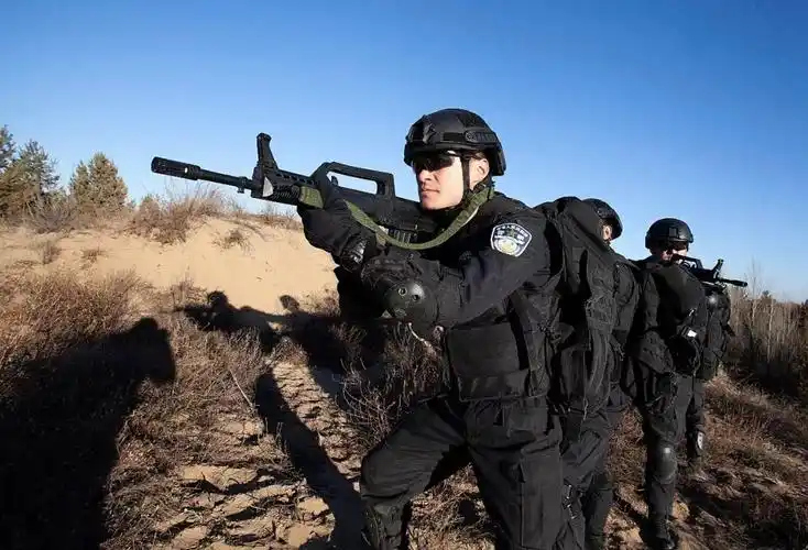 超燃超酷组图超炫视频带你走近榆林公安特警冬训