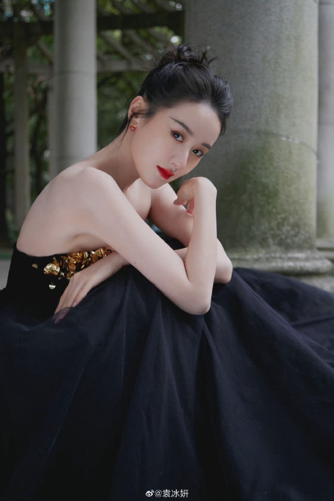 袁冰妍凤凰网时尚之选红毯造型