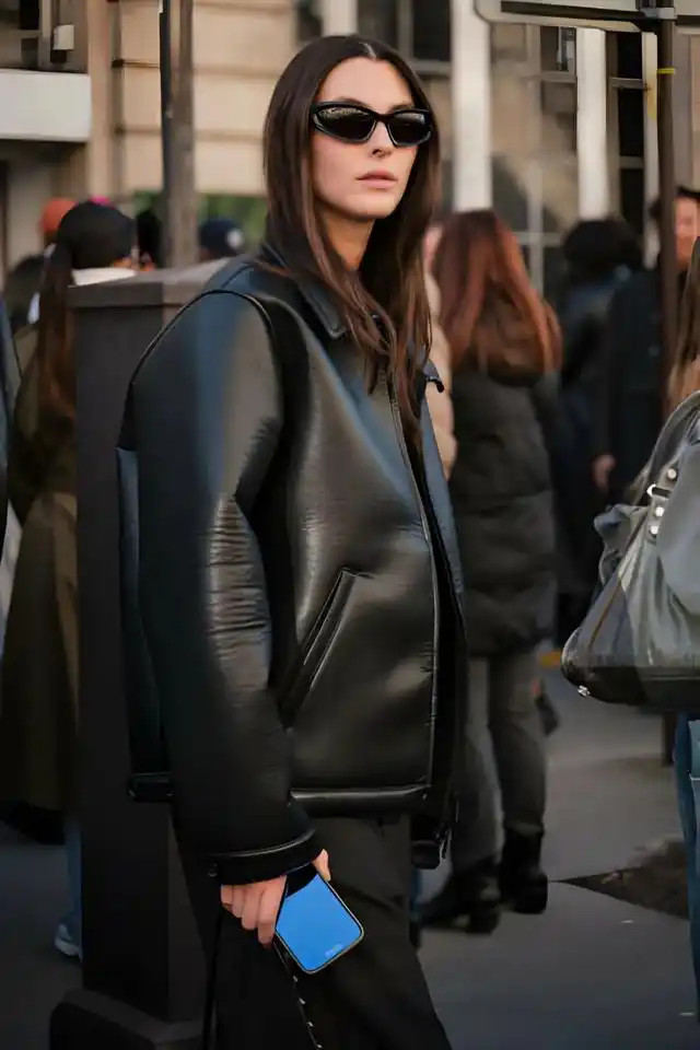 dior和ysl的包,像在说:老娘今天虽然没多精致,但老娘是diva来的~墨镜